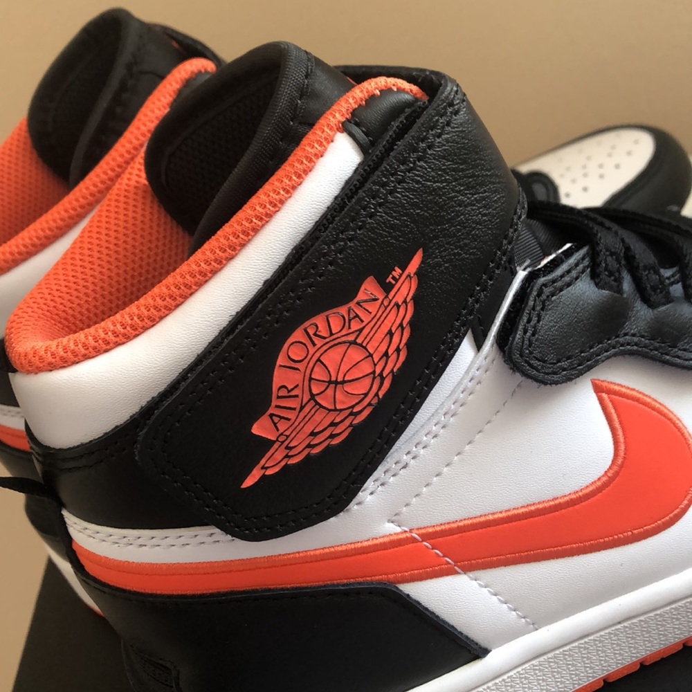 🖤🧡NIKE AIR JORDAN 1 HI FLYEASE SNEAKERS🧡🖤 - Picture 7 of 12